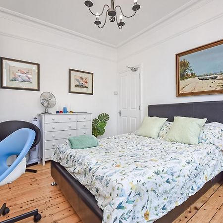 Groves 4 Bedroom, Shepherds Bush London Eksteriør billede