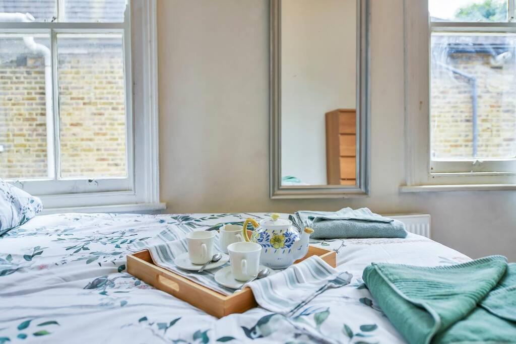 Groves 4 Bedroom, Shepherds Bush London Eksteriør billede