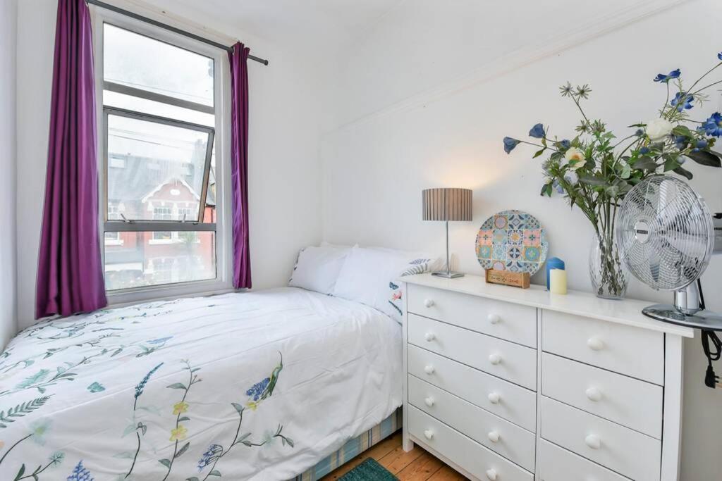 Groves 4 Bedroom, Shepherds Bush London Eksteriør billede