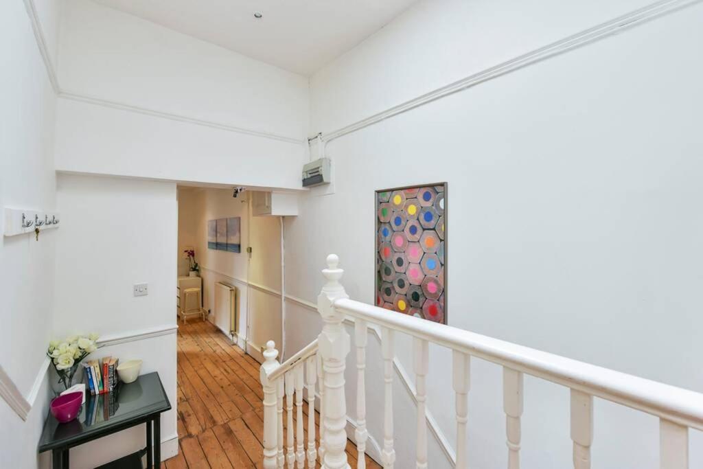 Groves 4 Bedroom, Shepherds Bush London Eksteriør billede