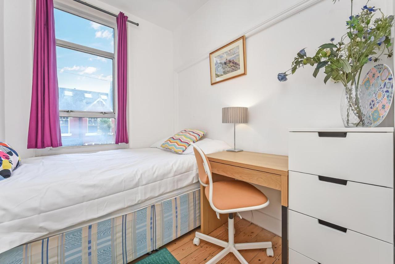 Groves 4 Bedroom, Shepherds Bush London Eksteriør billede